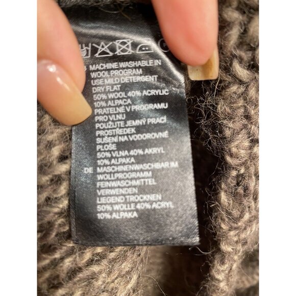 H&M womens sweater size medium knit long sleeve button up longer in length - Picture 3 of 5